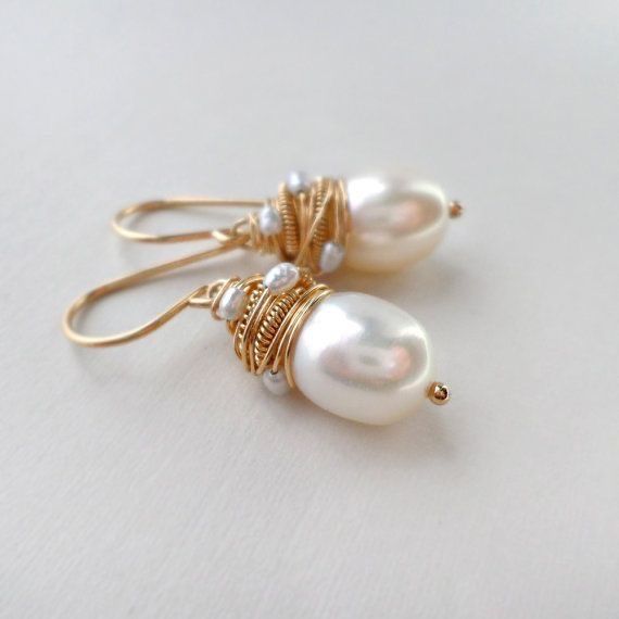Vintage earrings with pearl and gold threads