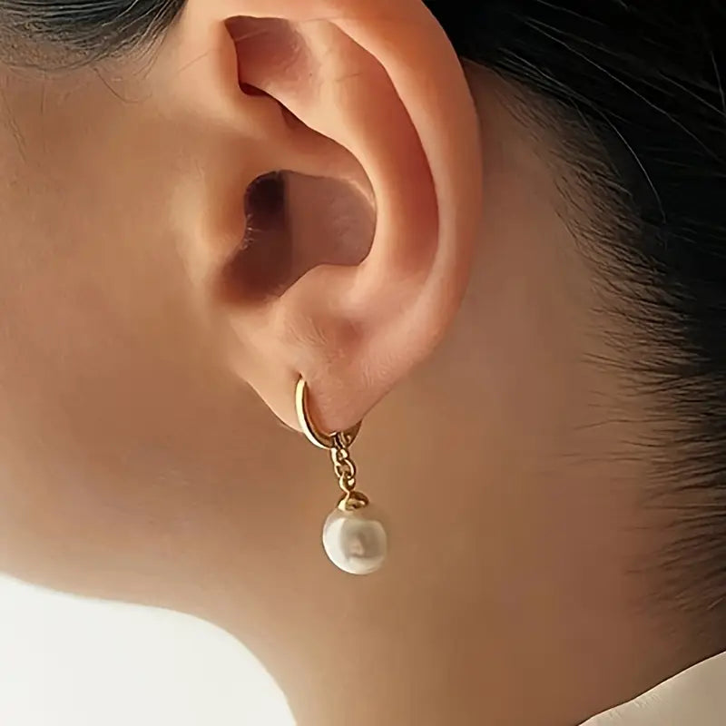 Elegant, graceful pearl necklace set