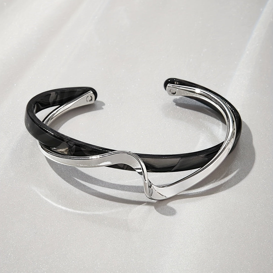 Elegant minimalist gold bangle