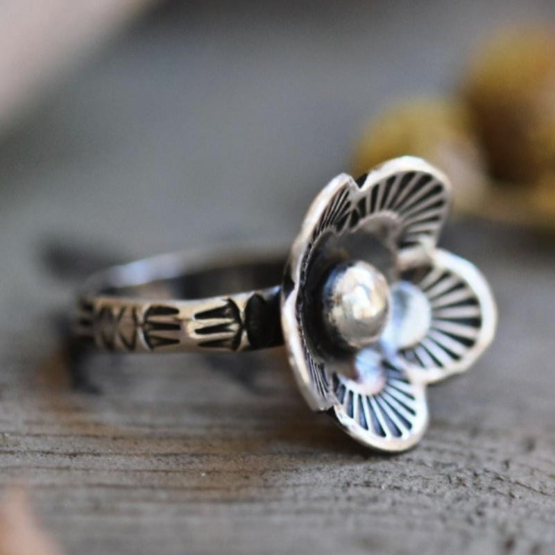 Minimalist Retro Flower Ring