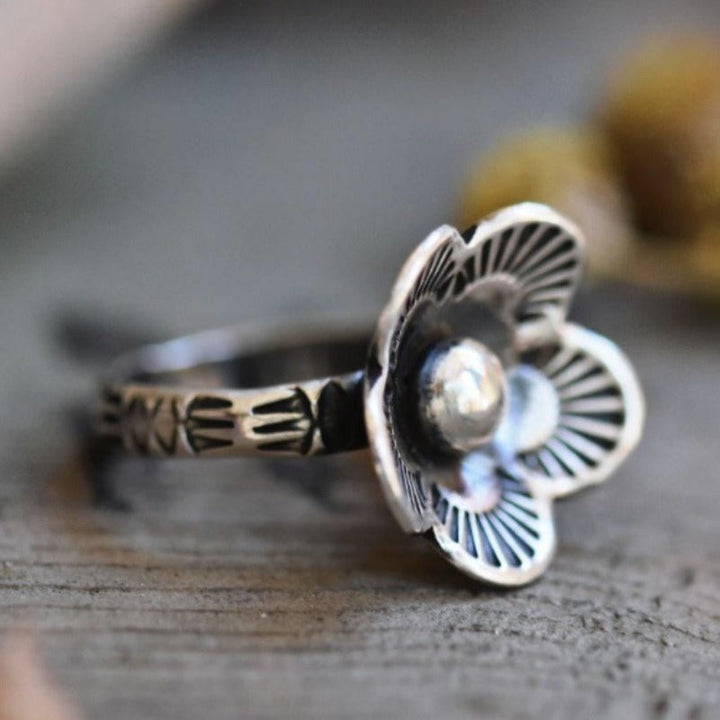 Minimalist Retro Flower Ring