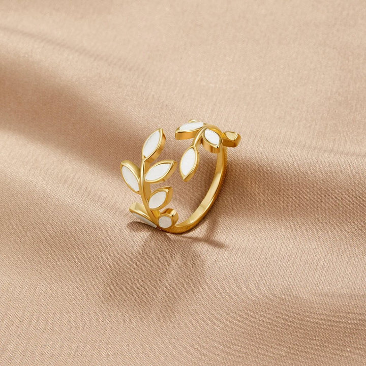 Neraya delicate open leaf ring | Gold