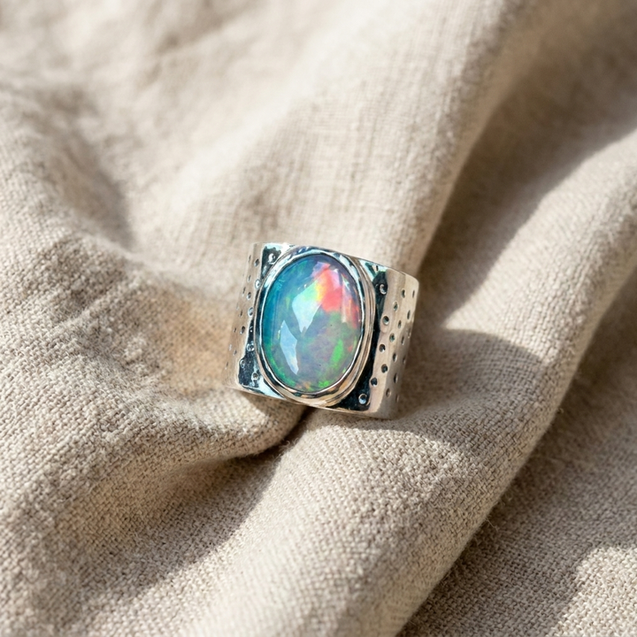 Ring with an oval shimmering stone