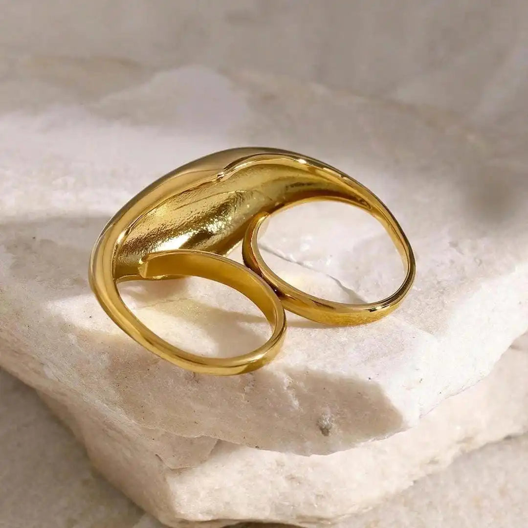 Timeless gold double ring