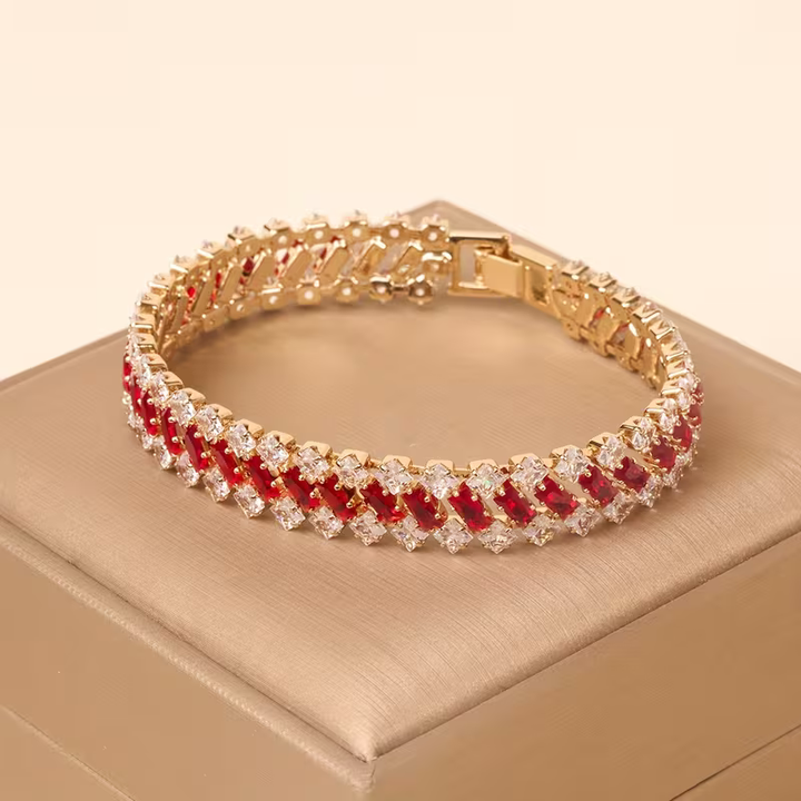 Elegant, luxurious emerald and gold bracelet
