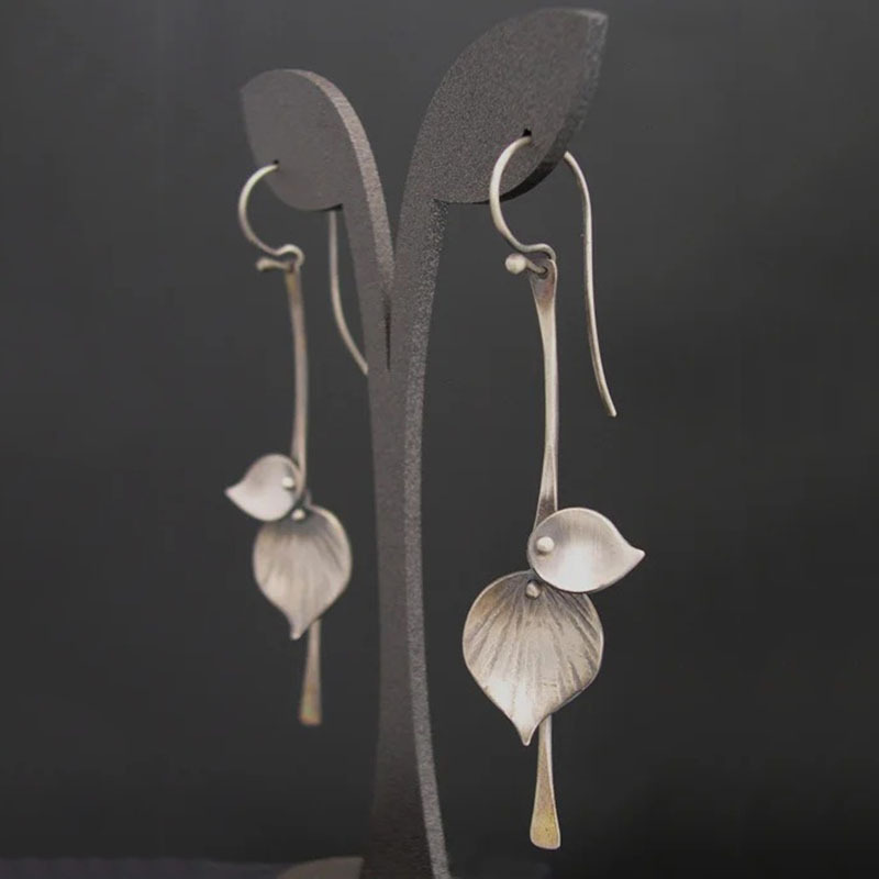 Vintage silver earrings with leaf motif