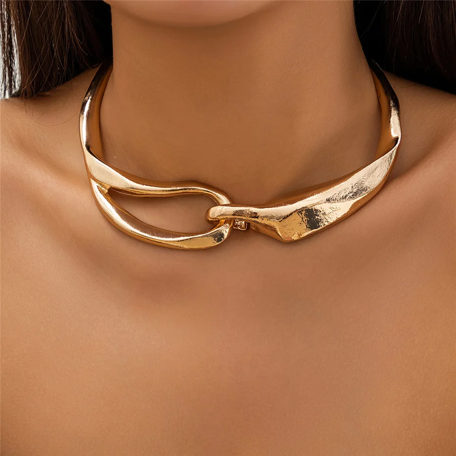 Eye-catching textured gold chain choker necklace