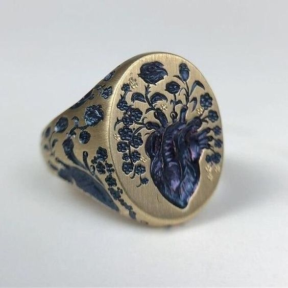 Vintage blue floral gold ring