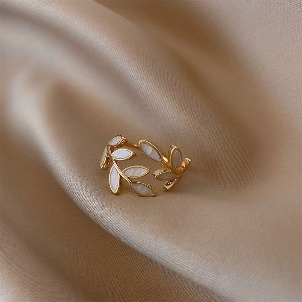 Neraya delicate open leaf ring | Gold