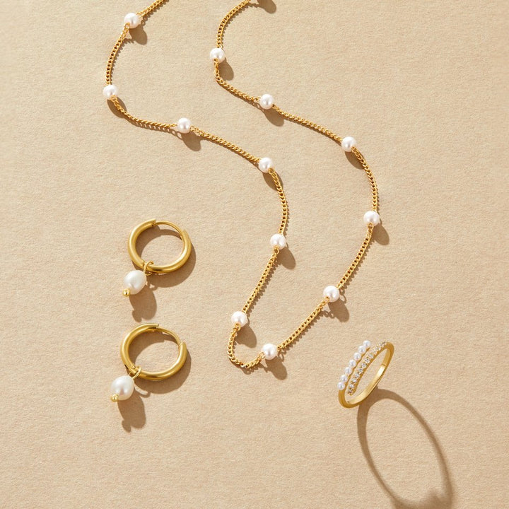Timeless Pearl and Gold Necklace