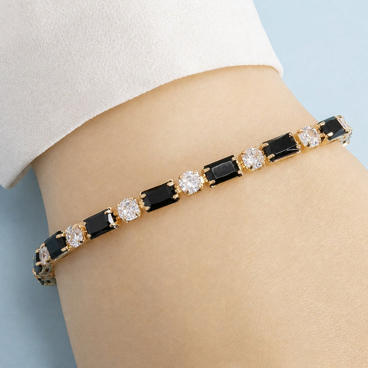 Elegant Onyx and Gold Bracelet