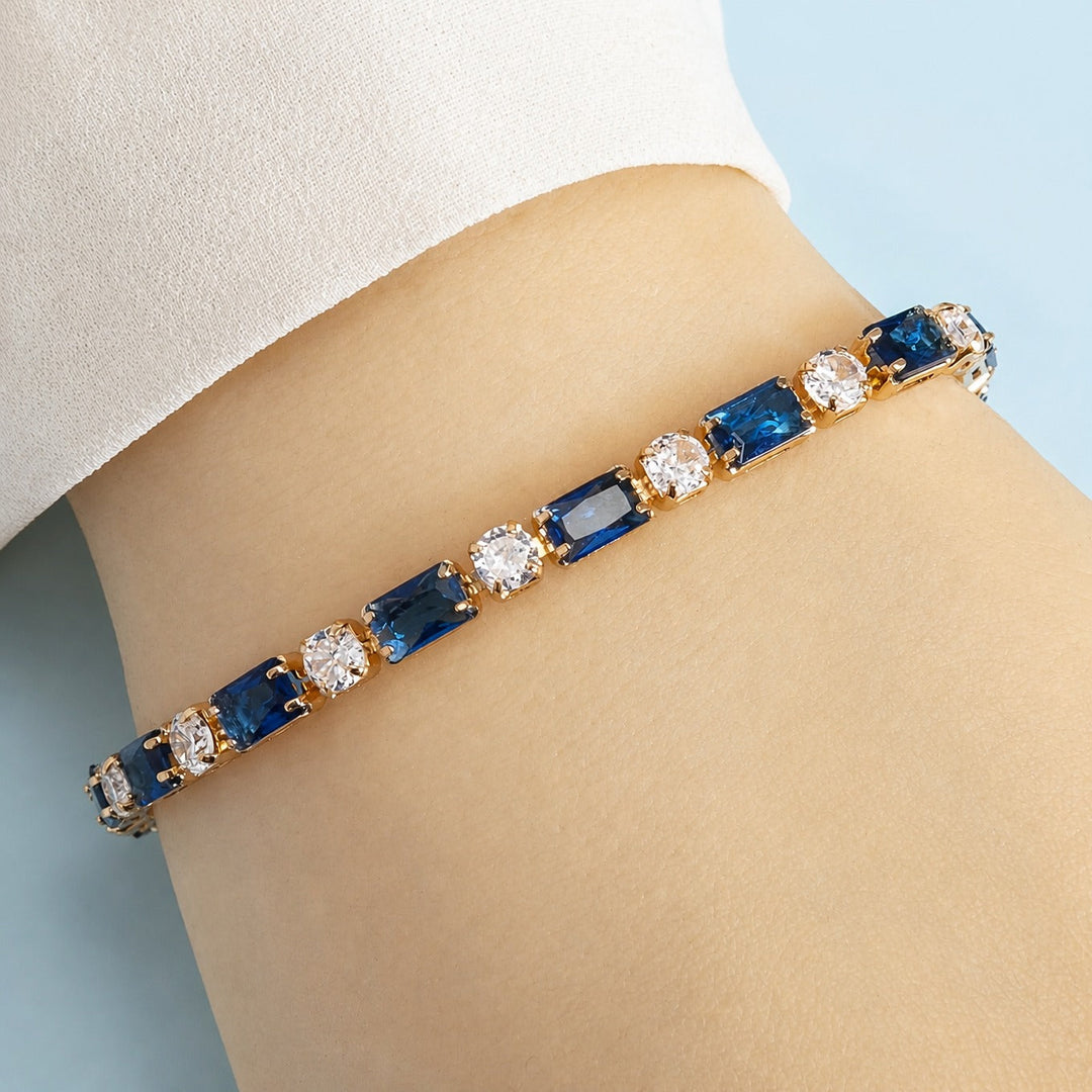 Elegant Onyx and Gold Bracelet
