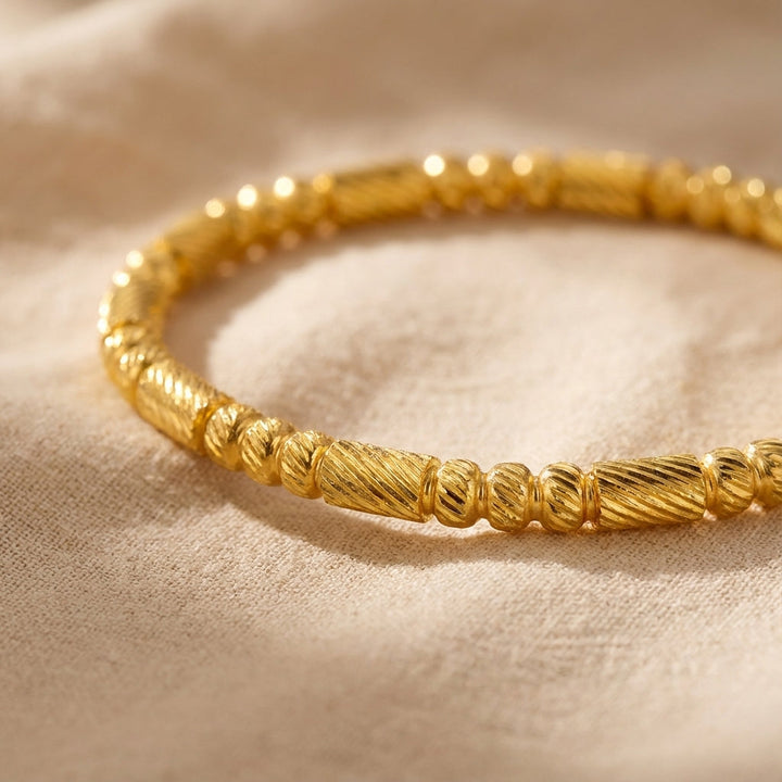 Captivating intertwined gold bracelet